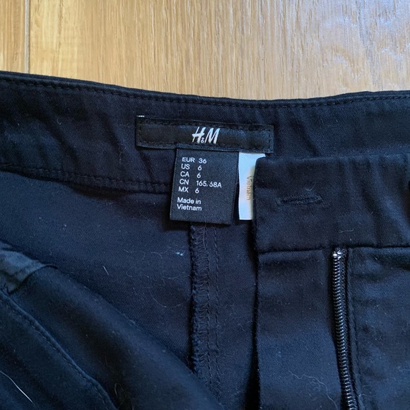 H&M shorts - Picture 2 of 2